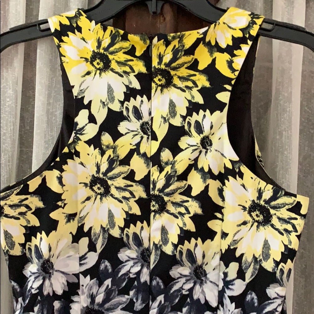 Dress - Picture 5 of 5